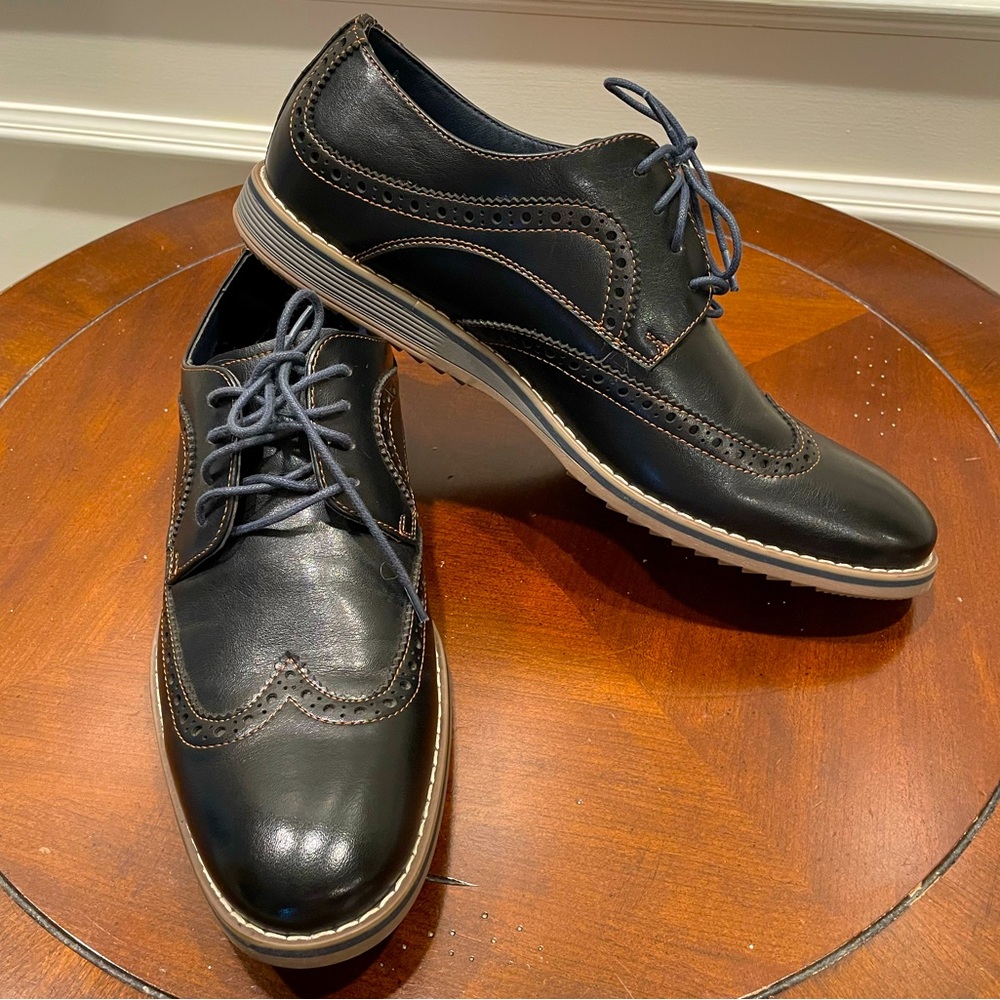 Men’s Freeman Size 10 Black with Brown Stitching Wingtips Dress Shoes